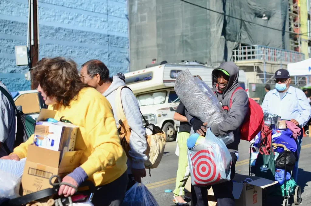 Soul Saving Productions volunteer handing out hot meals during weekly outreach